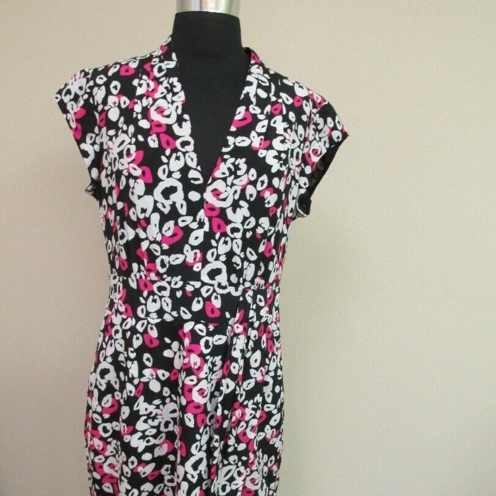 TRINA TURK Print Pink White Silk V Neckline Dress